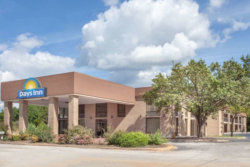 Days Inn by Wyndham Clinton - Laurens I-26 1