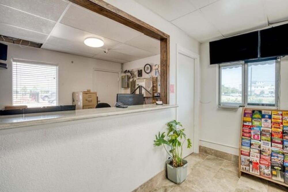 Lackland Gateway Inn 2