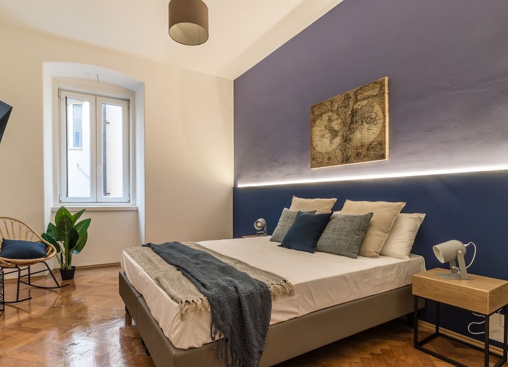 Ghiberti Apartments - Prussian Blue 2