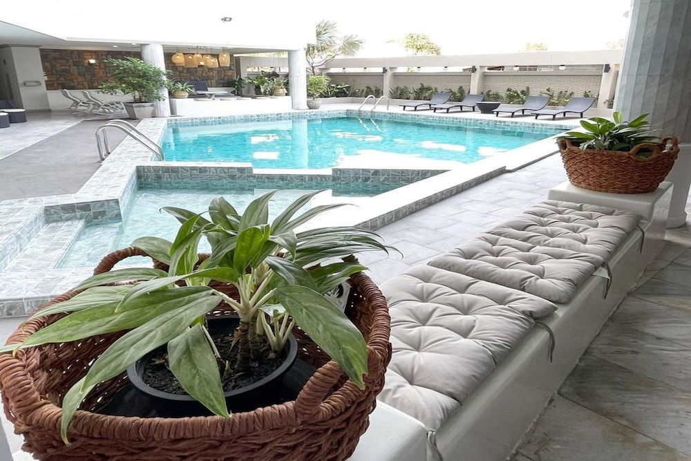 Garden Paradise 1