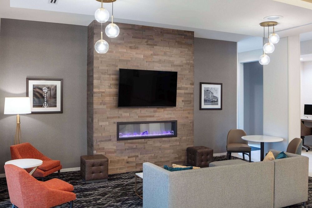 La Quinta Inn & Suites by Wyndham Centralia 1