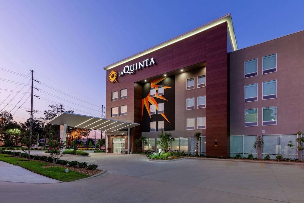 La Quinta Inn & Suites by Wyndham Lafayette Oil Center 1