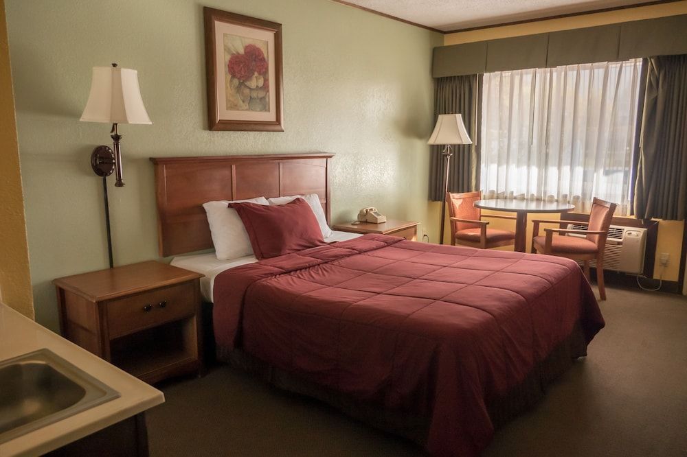 Western Holiday Lodge 2