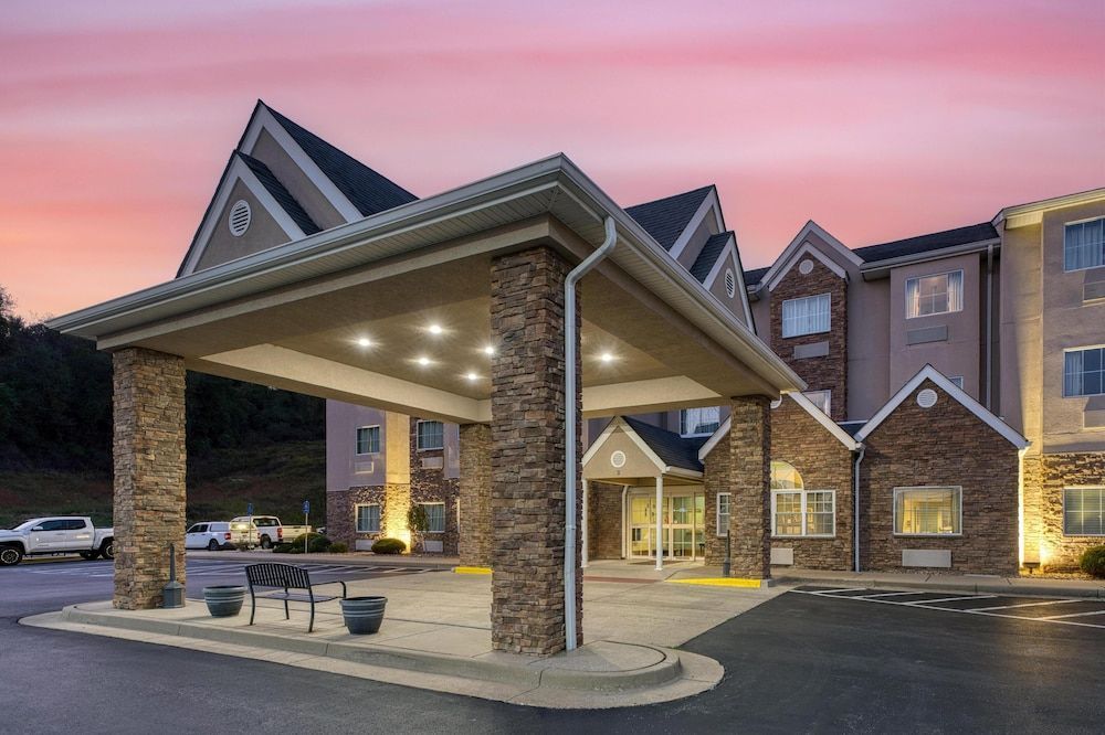 SureStay Plus Hotel by Best Western Buckhannon 1