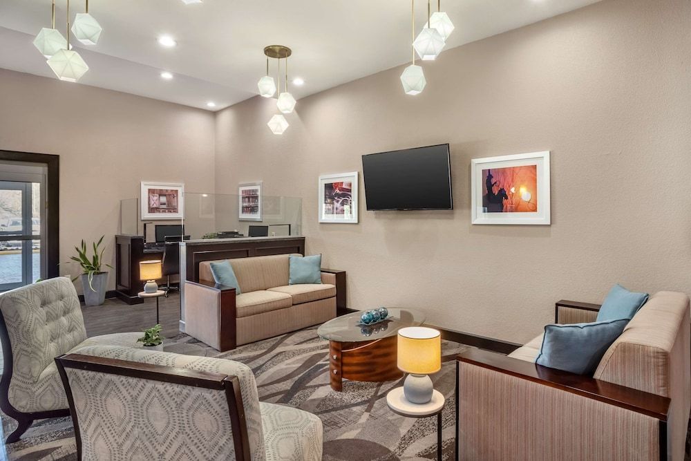 Best Western Plus Lake Jackson Inn & Suites 2