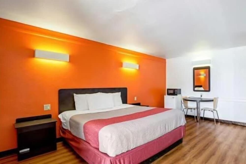 Days Inn & Suites by Wyndham Texas City - Galveston Area 2