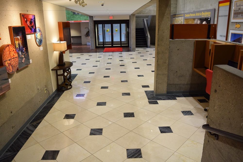 Gateway Hotel and Conference Center 2