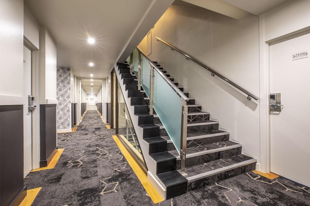 Nightelier Devonport Gateway Hotel 2