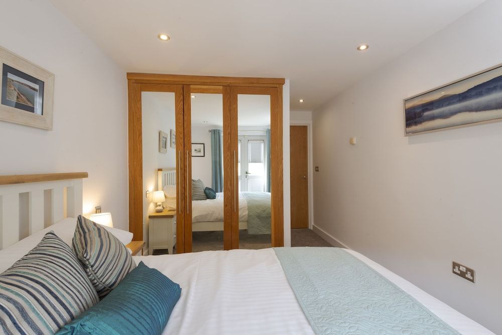 The Beach House & Porth Sands Apartments 2