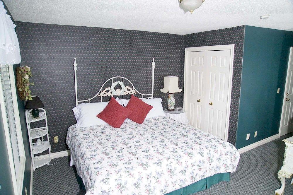 WeatherPine Inn 2