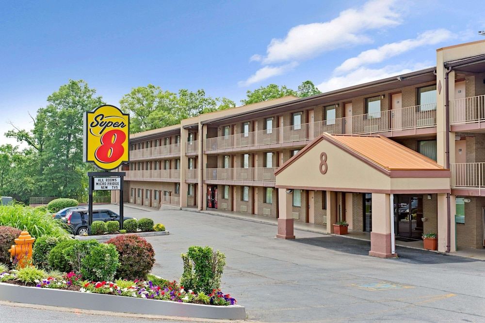Super 8 by Wyndham Laurel 1