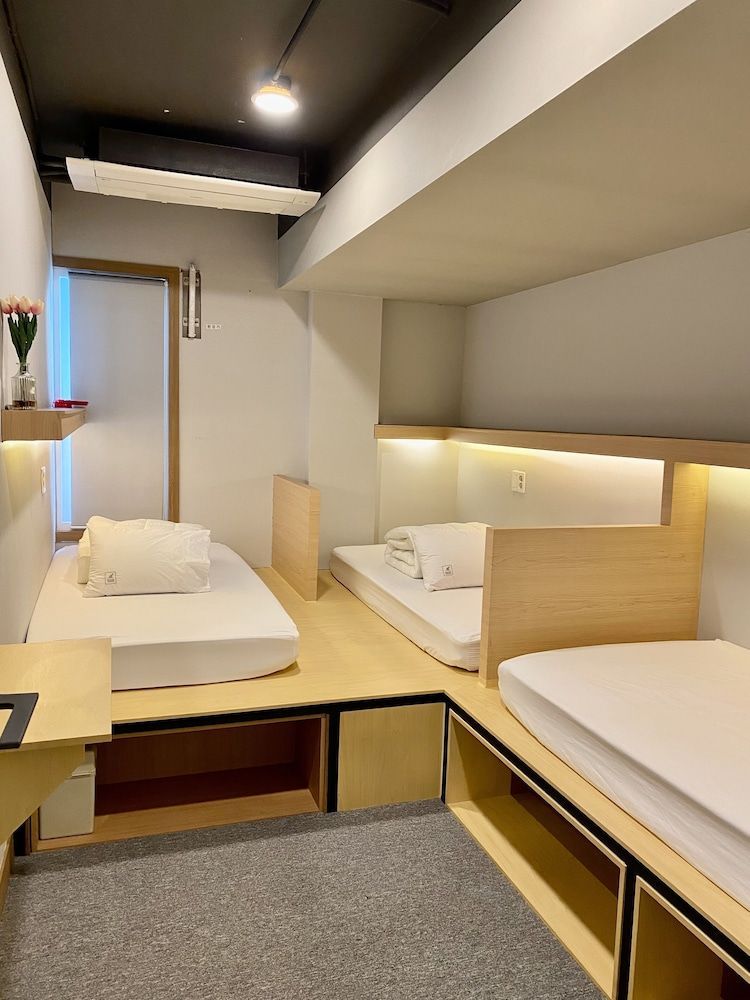 Elephant Hostel Nampo 1