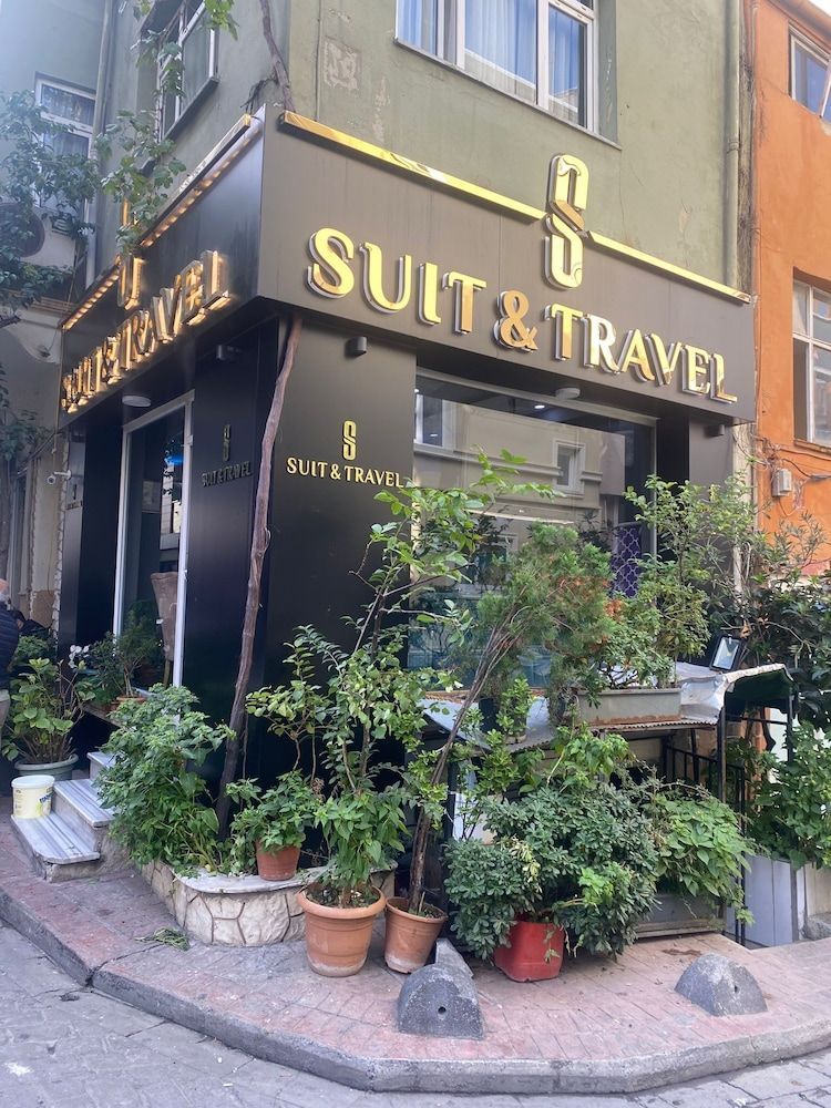 Suit Travel 1