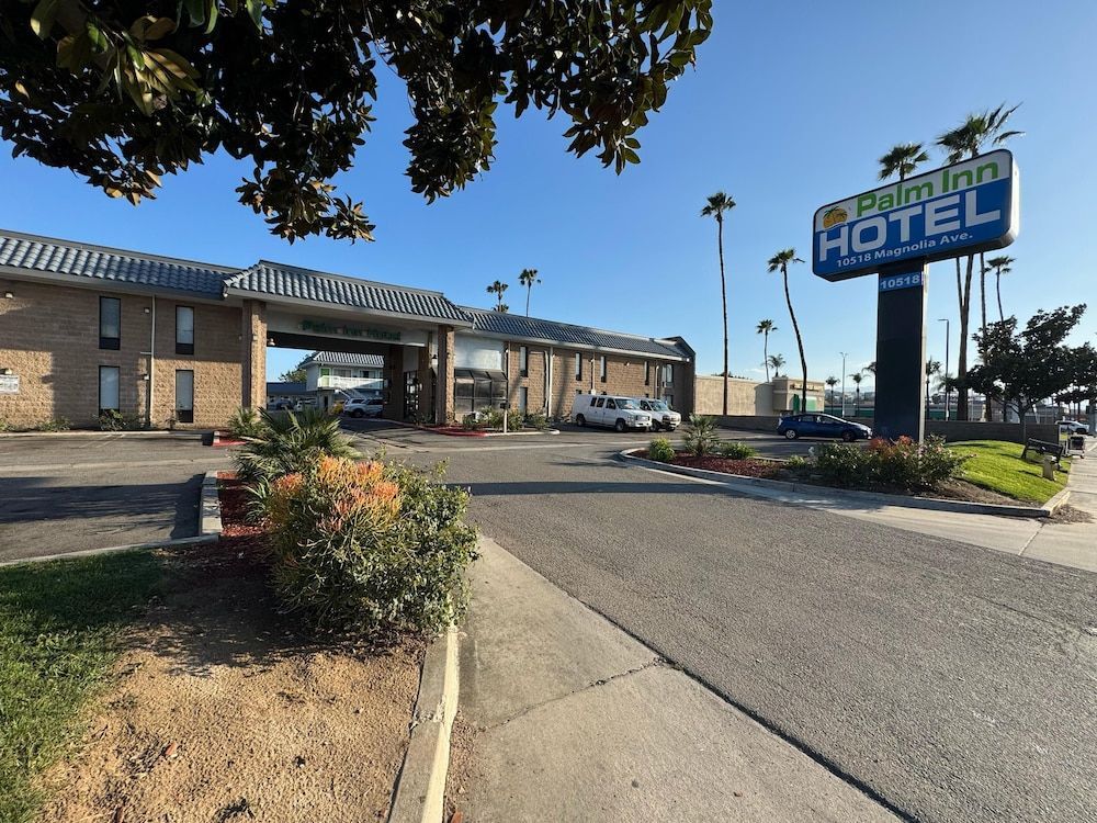 Palm Inn Hotel near Tyler Mall Riverside 1