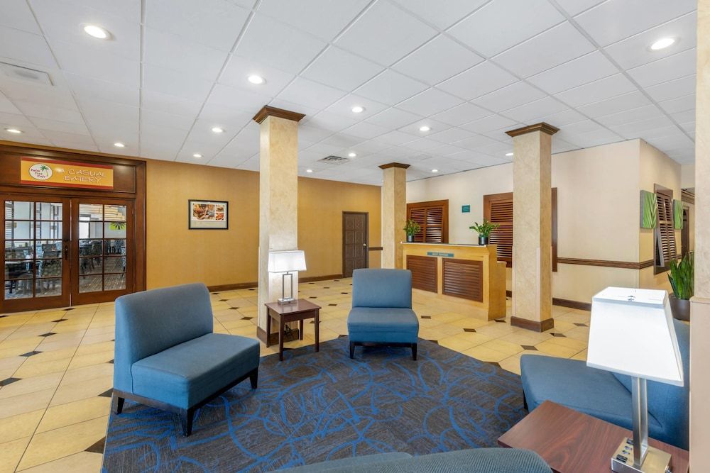 Clarion Hotel Anaheim Resort 2
