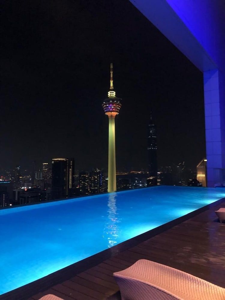 Amazing Pool By Platinum Suites 1