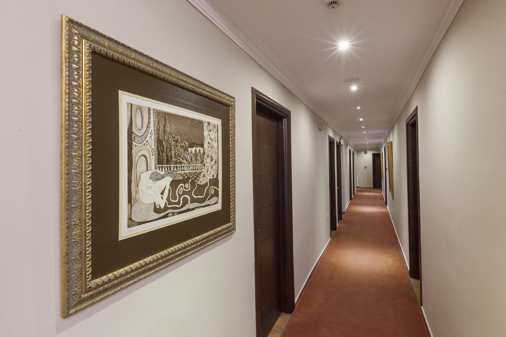 Dellas Boutique Hotel 2