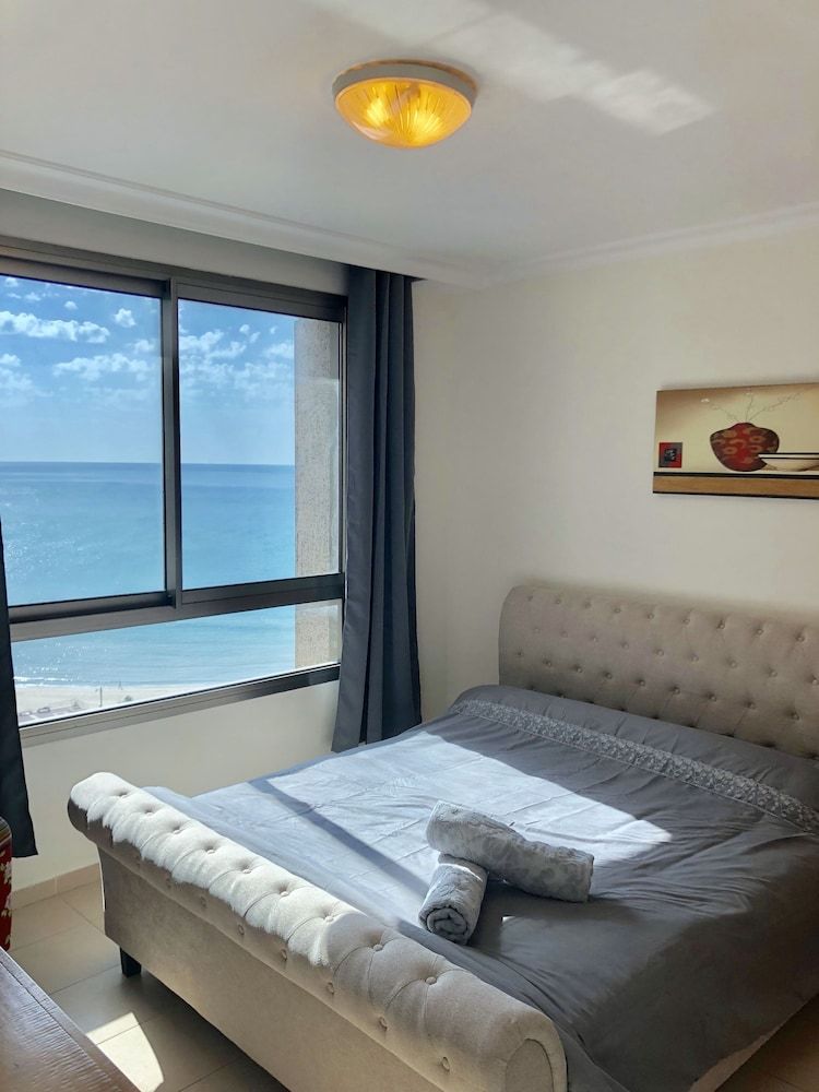 Spacious Sea View Apartment 1