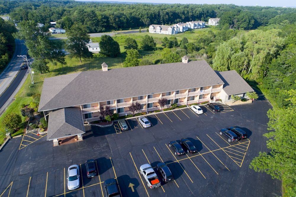 Hampton Falls Inn 1