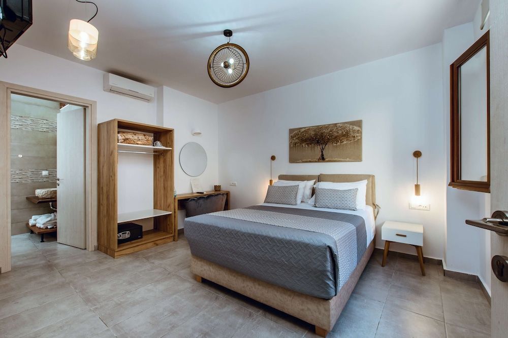Deluxe Rooms 2