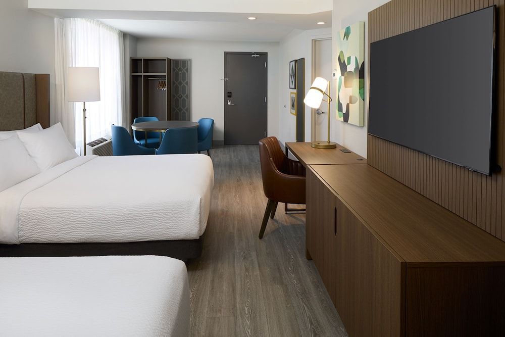 Holiday Inn & Suites MONTREAL AIRPORT by IHG 2