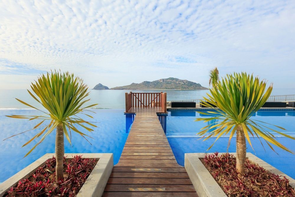Courtyard by Marriott Mazatlan Beach Resort 1