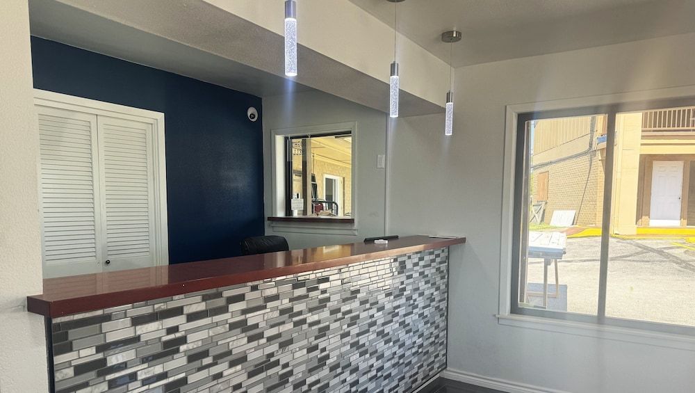 Xecutive Inn and Suites 2