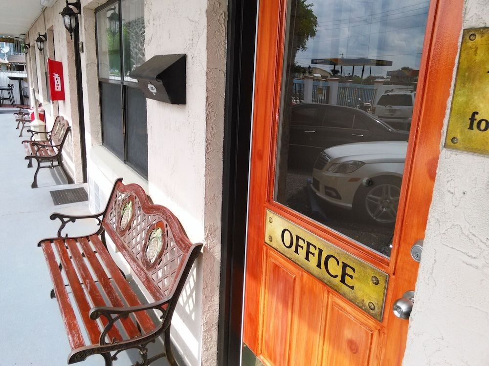Merida Inn & Suites 1
