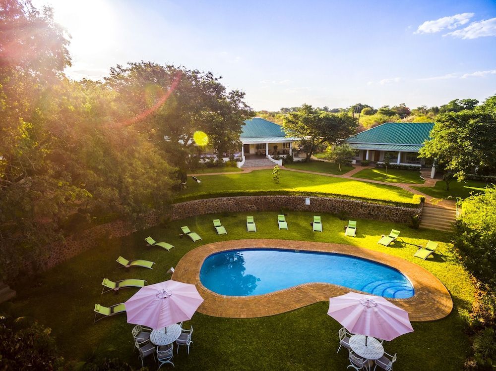 Batonka Guest Lodge 1