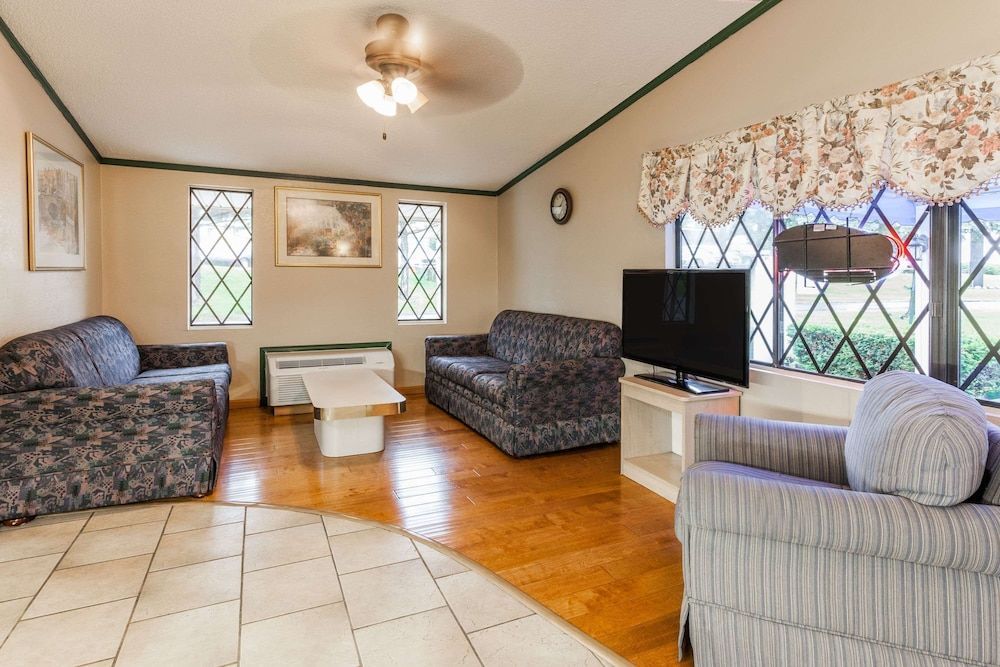 Knights Inn Farmington Hill 1