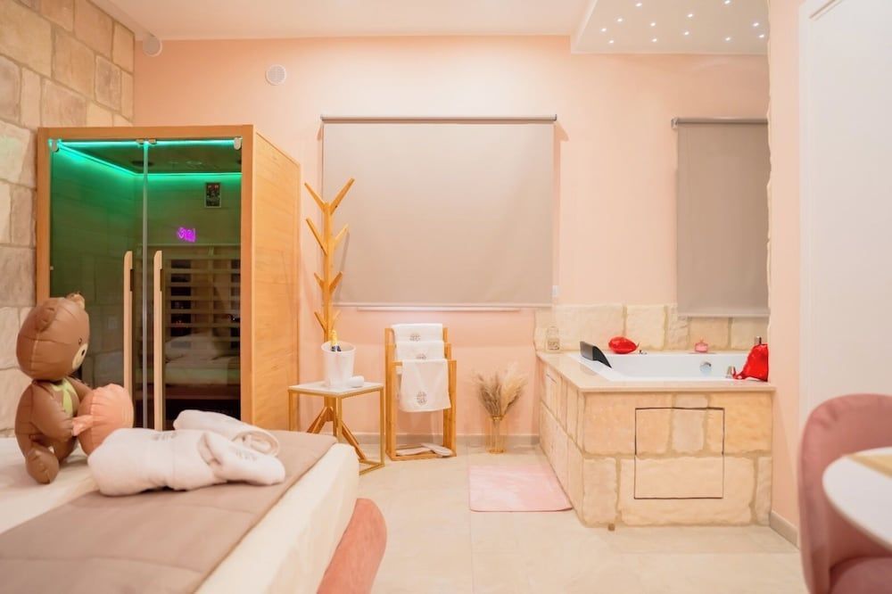 Roses Suite & Apartments 2