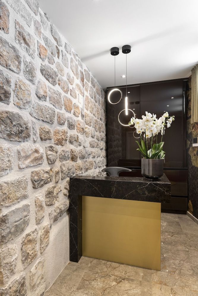 Sea Rocks Residence 2