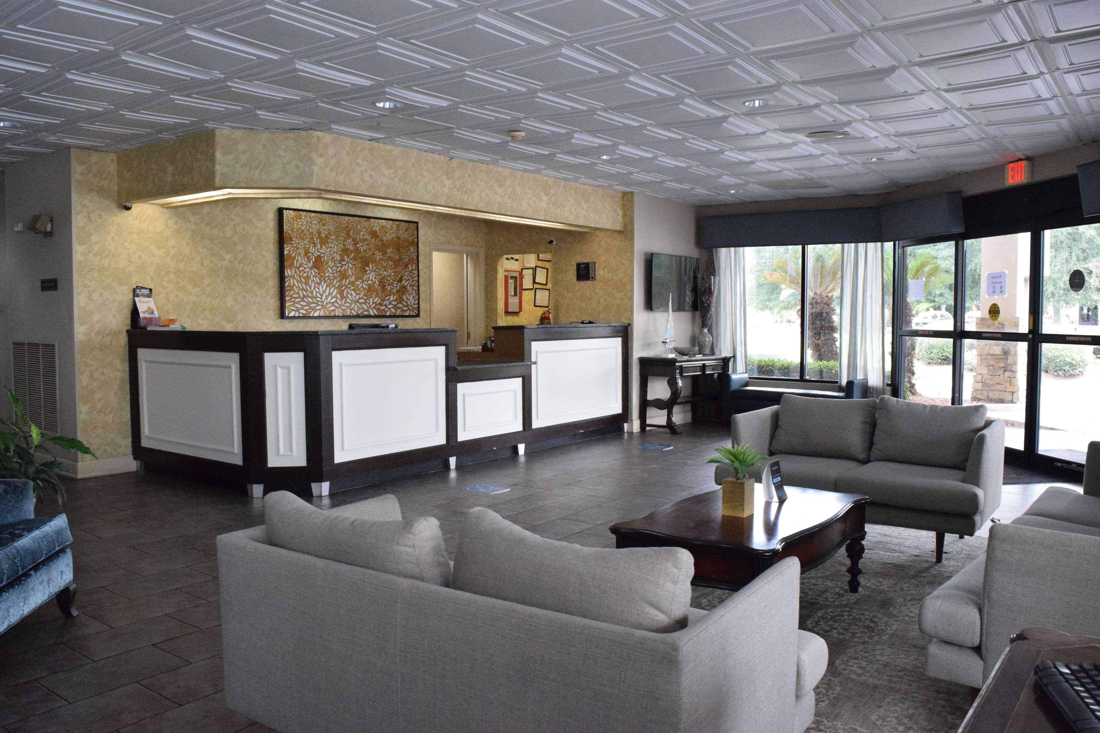 Ramada by Wyndham Savannah Gateway 1