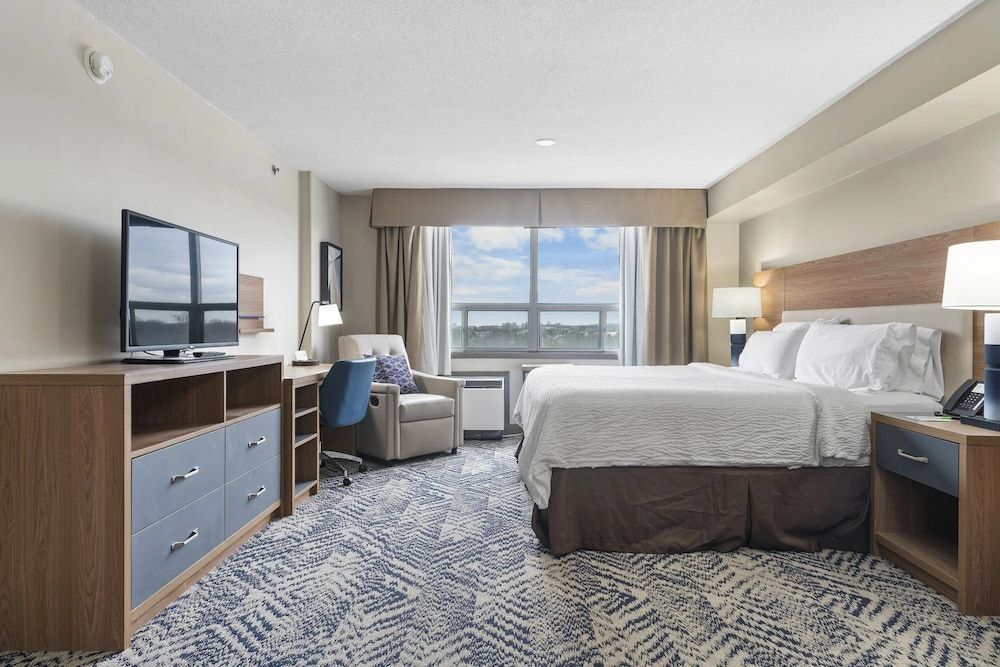 Holiday Inn & Suites LONDON SOUTH by IHG 1