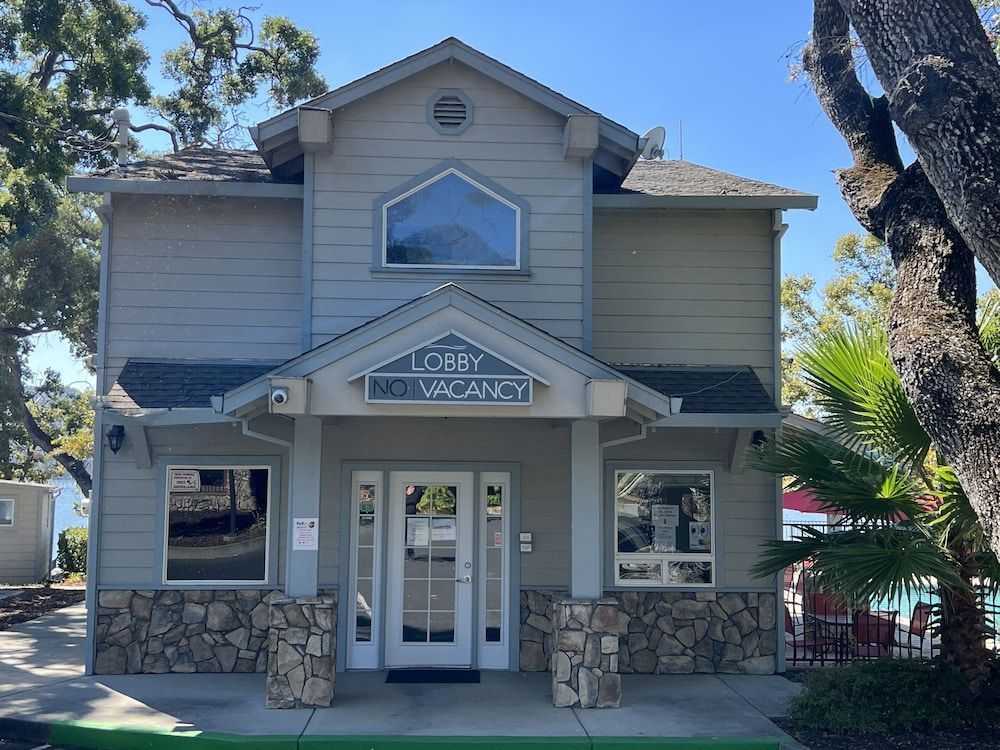 Clear Lake Cottages & Marina 1
