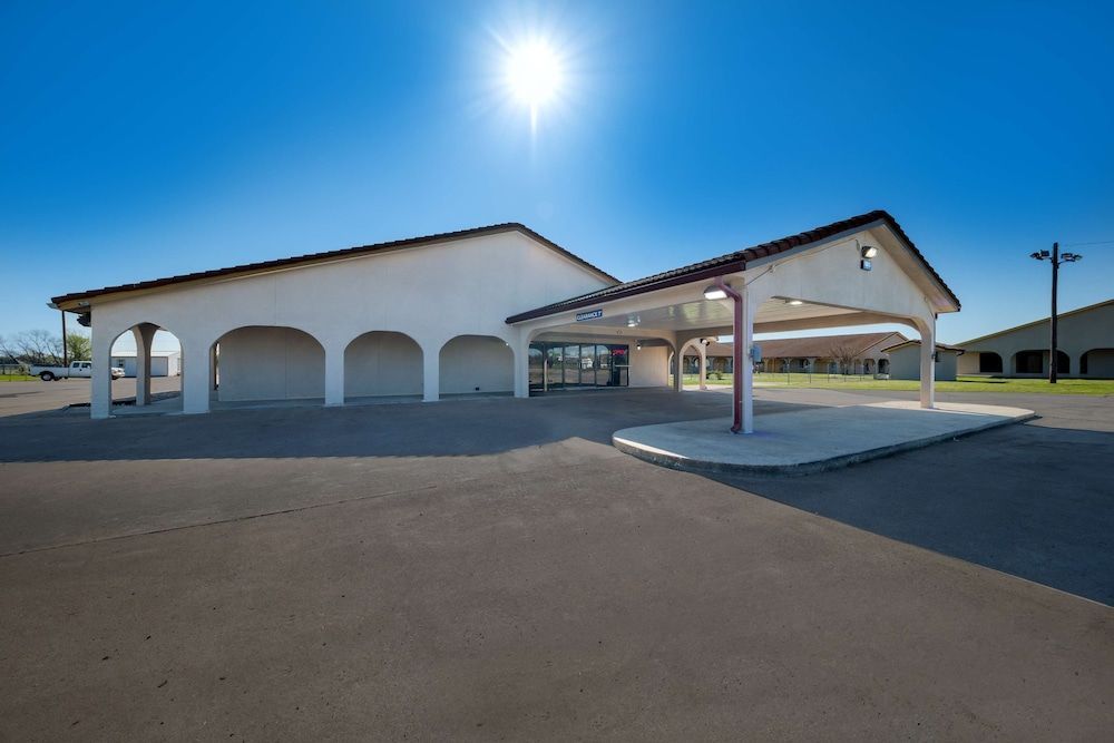 Americas Best Value Inn Bonham 1