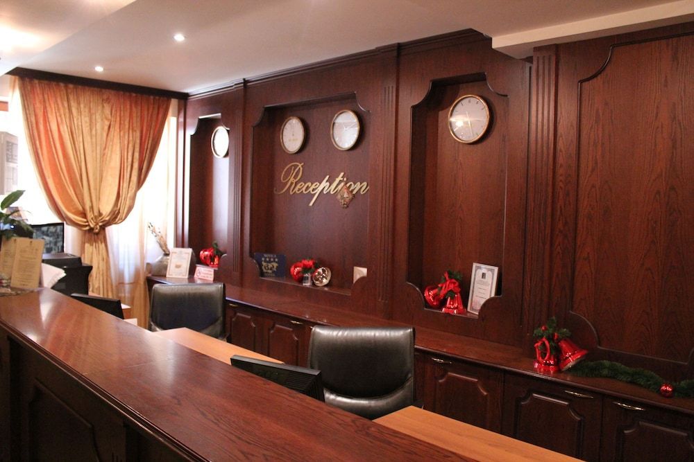 Shiroka Laka Hotel 2