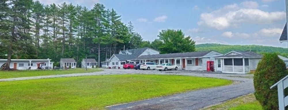 Pilgrim Inn & Cottages 1