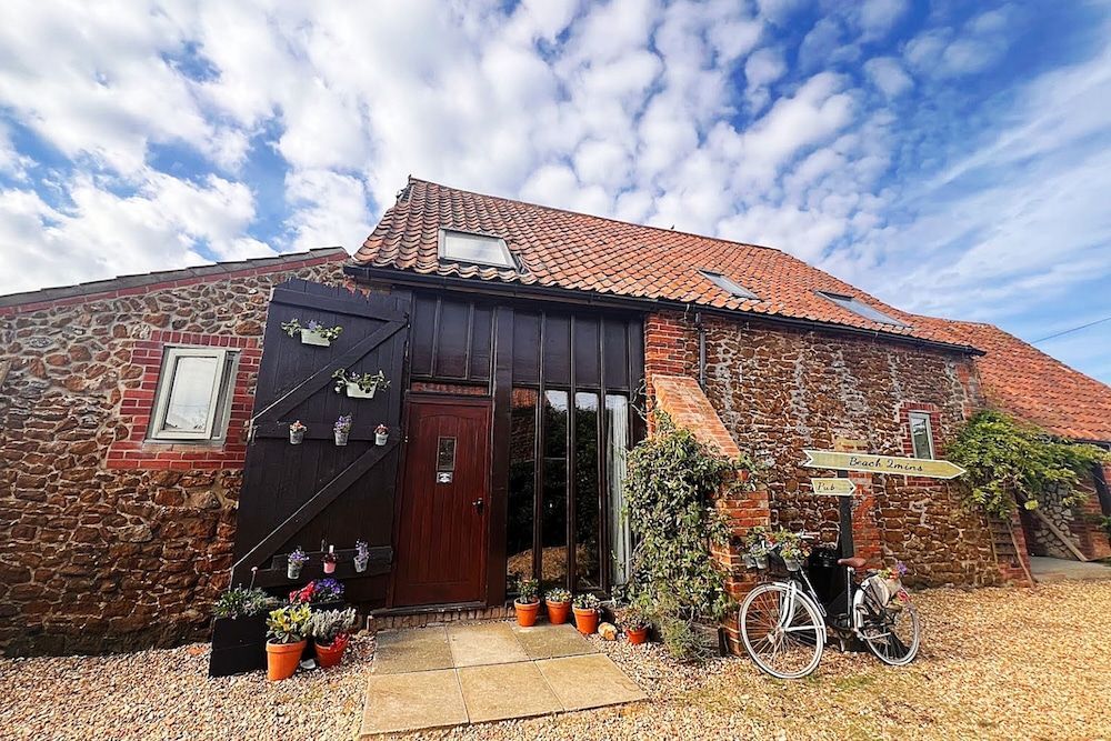 Hunstanton Beachside Glamping - Shepherd Huts & Bell Tents Dog Friendly 1