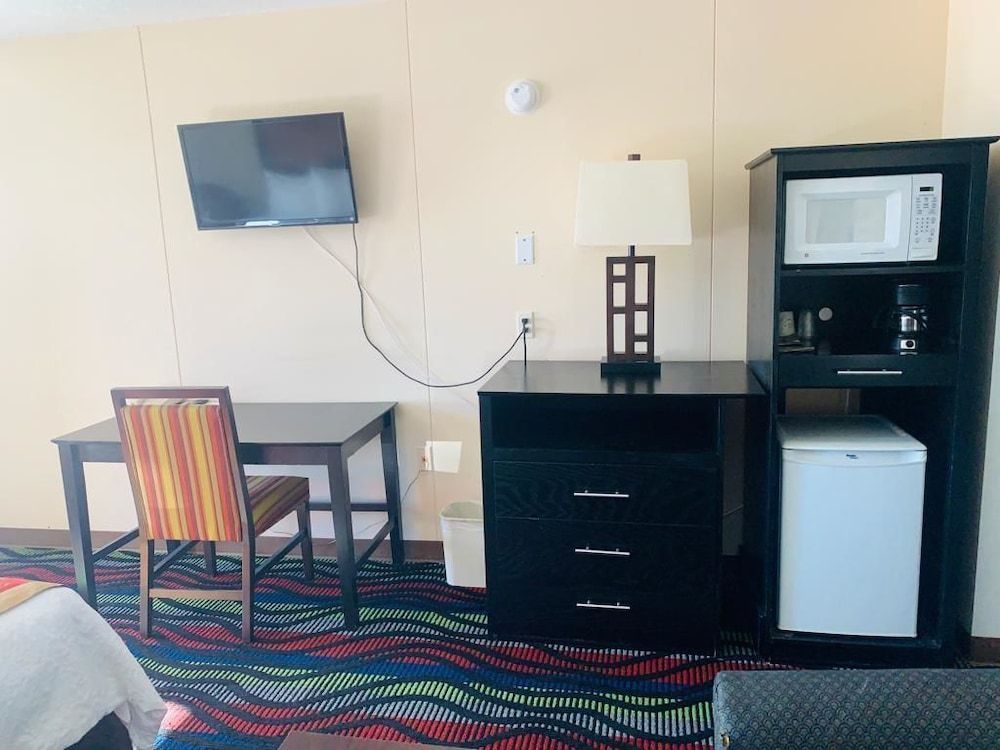 Americas Best Value Inn Elm Creek 2