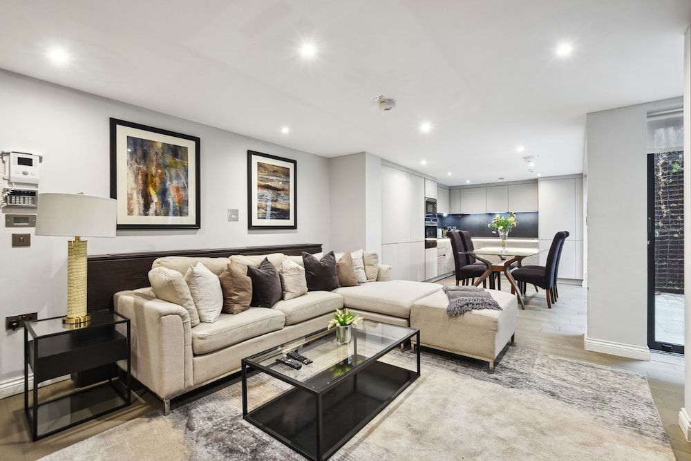 Buckingham Palace Residences by Aeria Apartments 1