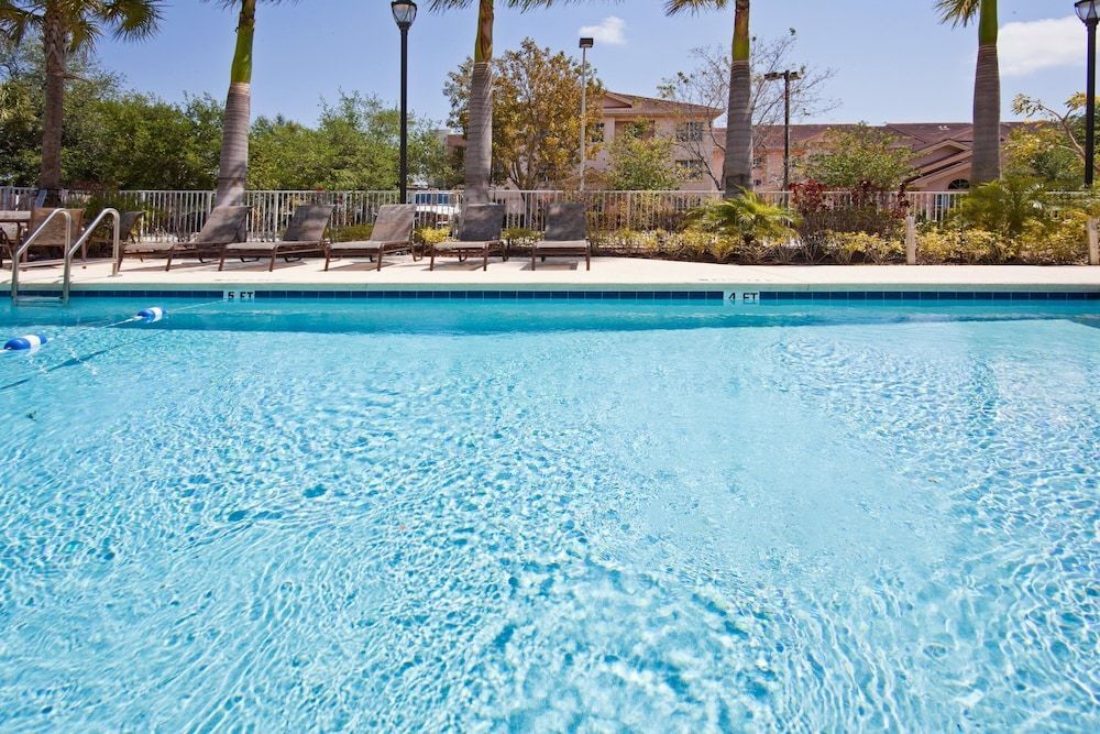 Holiday Inn Express WEST PALM BEACH METROCENTRE by IHG 1