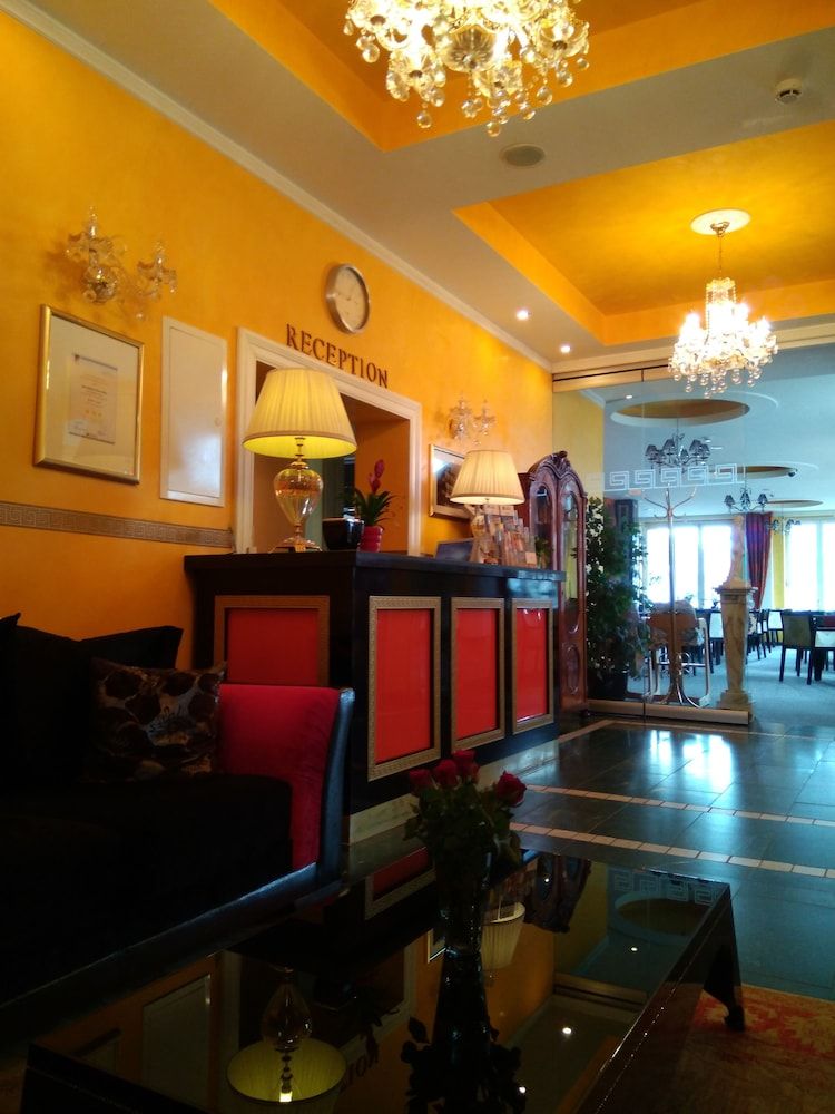 Alexa Hotel 2