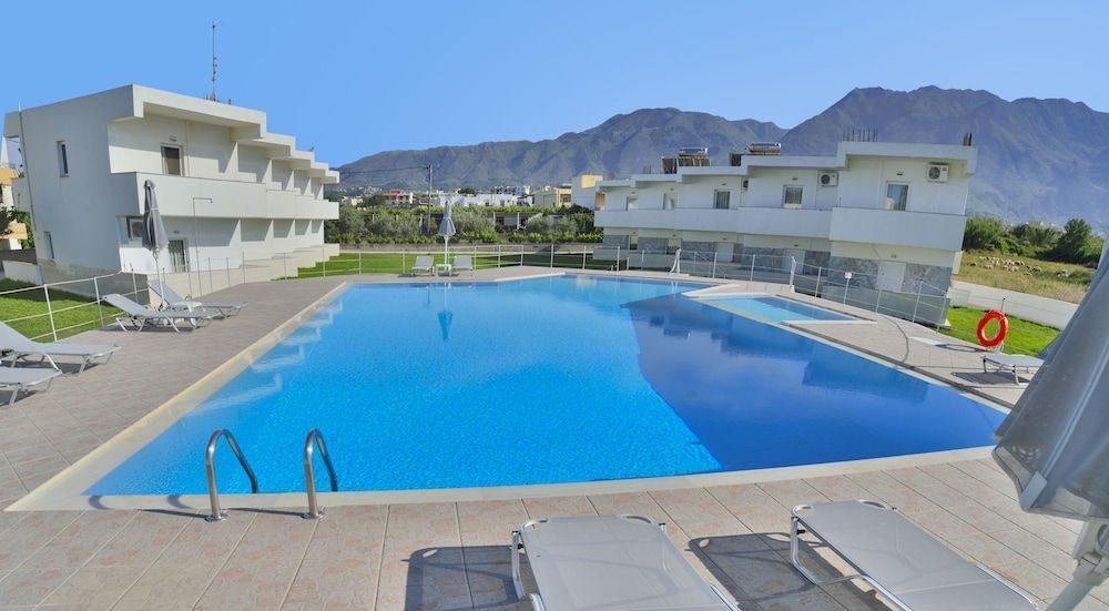 Reina Apartments 1