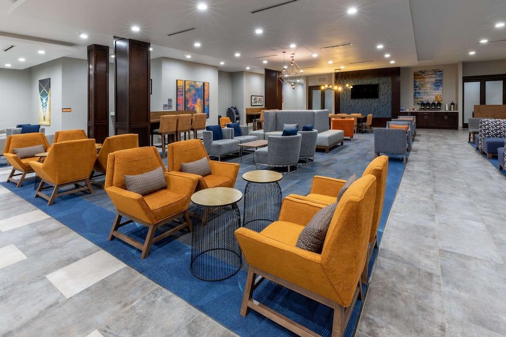 La Quinta Inn & Suites by Wyndham Dallas - Frisco Stadium 2