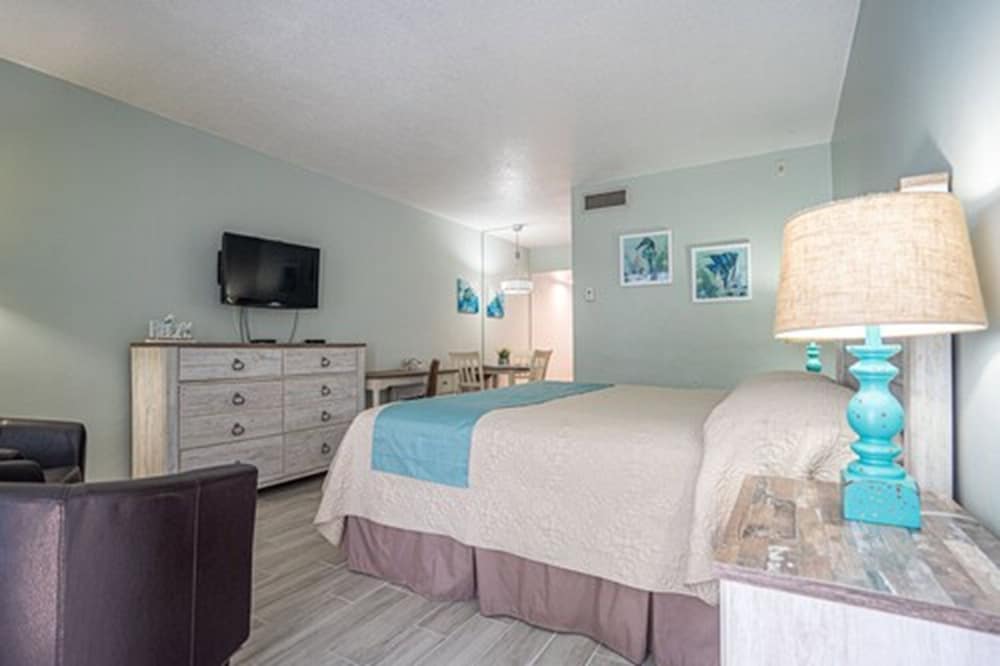 Carriage House Resort Motel 2