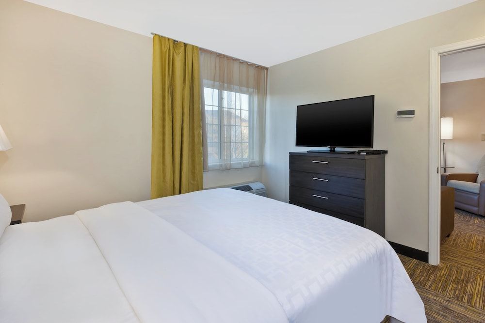 Candlewood Suites HUNTERSVILLE-LAKE NORMAN AREA by IHG 2