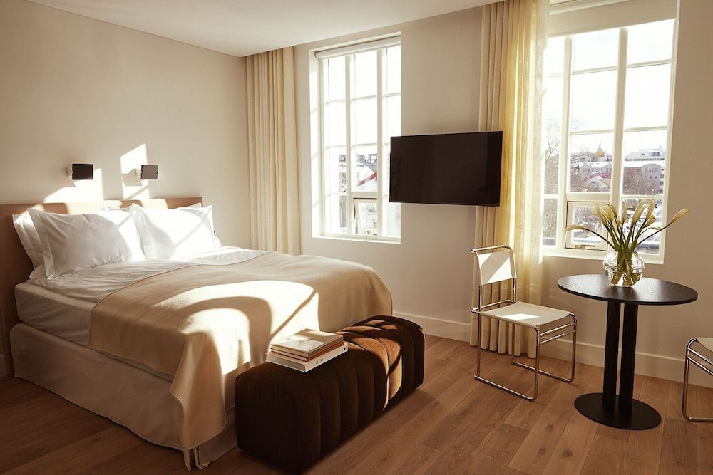 Mjólk Hotel 1
