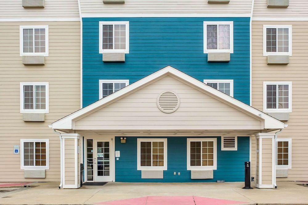 WoodSpring Suites Conroe 1