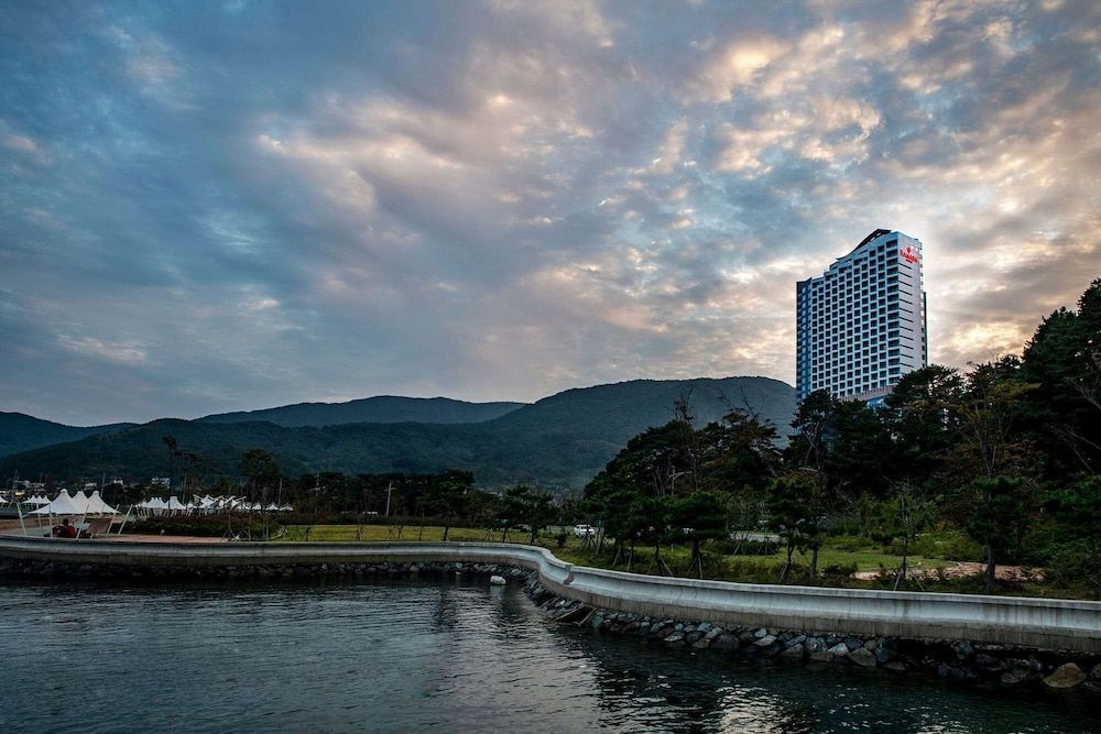 Ramada Suites by Wyndham Geoje 1